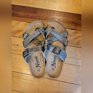 NWOT Natural Reflections Gold Cheetah Print Sandals with Buckle Straps